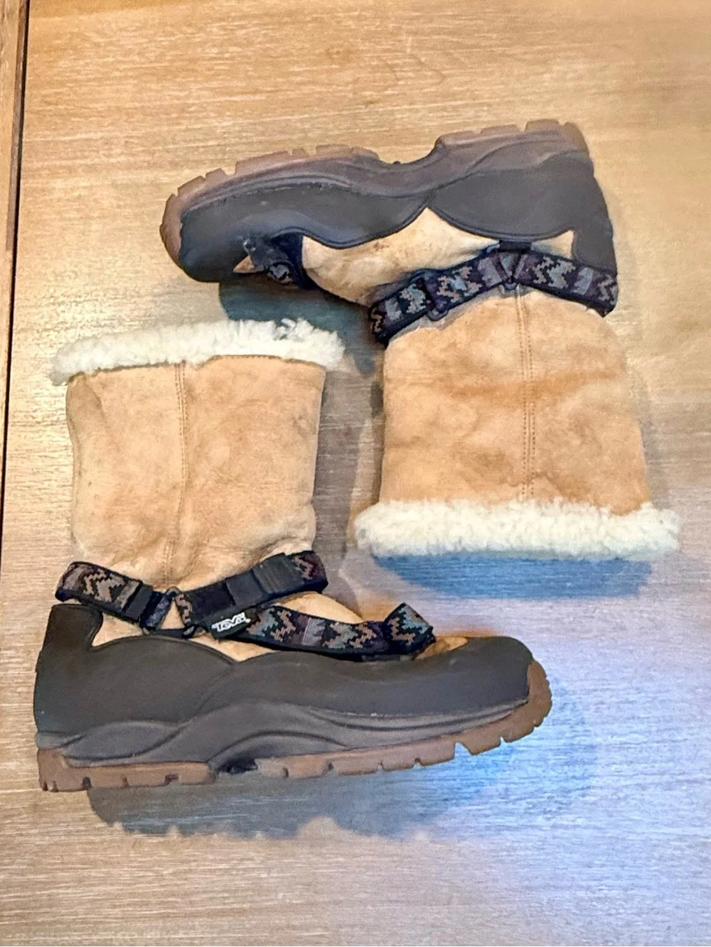 Vtg Teva Men’s Shearling Sandal Boot Straps Outdoor Tan Winter Warm Sz 9 EU 43